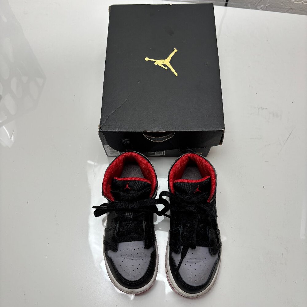 Jordan 1 Mid sneakers 9c Jumpman in box‎ Black Red